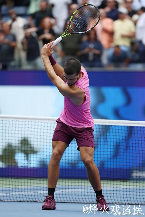 ATP总决赛-阿尔卡拉斯直落两盘击败阿利亚西姆 将与辛纳角逐冠军